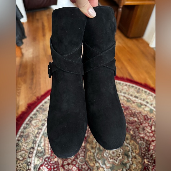 Ann Taylor suede block heel bootie, size 7, tts, never worn, w the original box - Picture 2 of 8